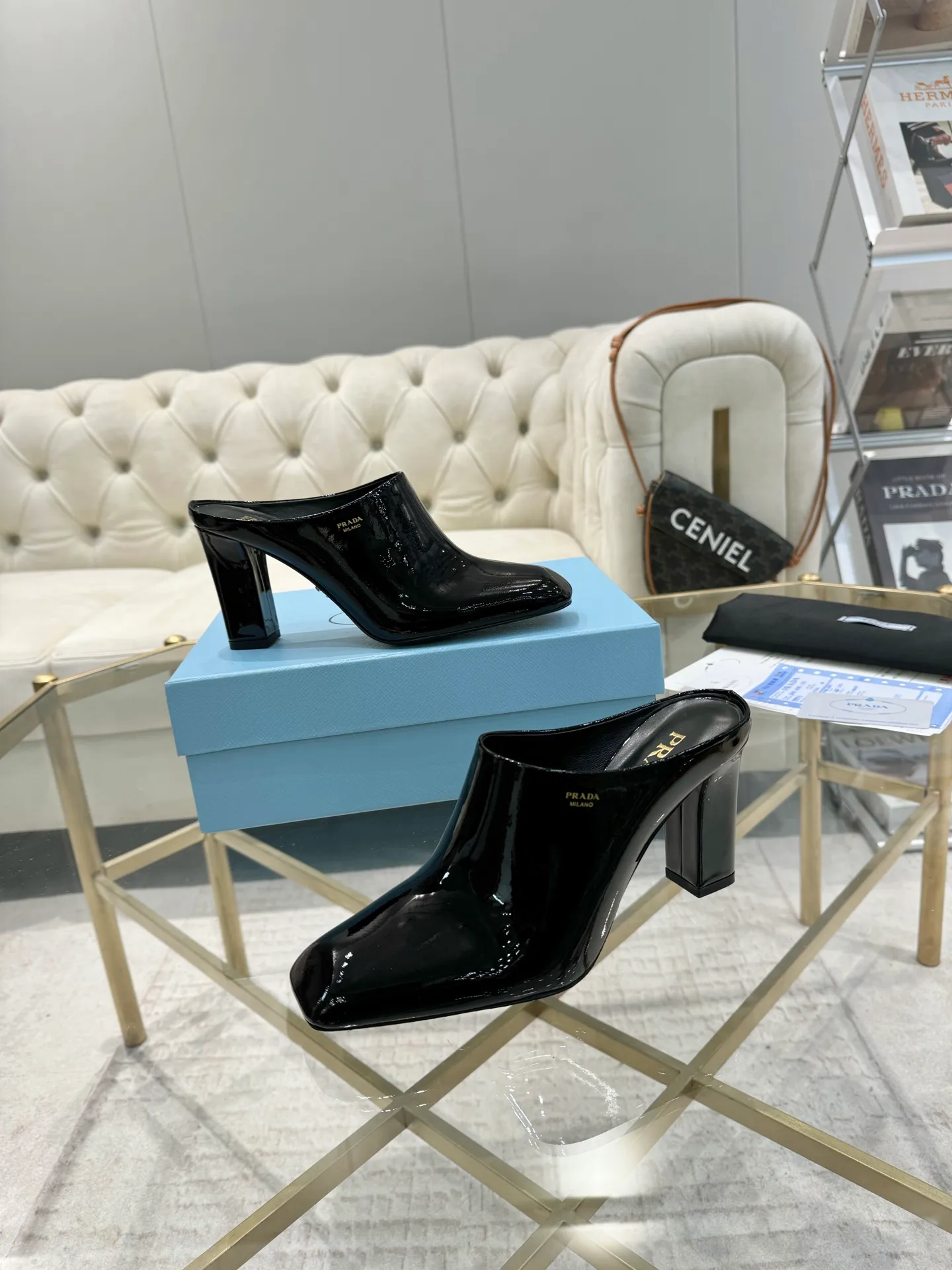 👟👟Ex-factory price 560👟👟 (imitation leather bottom-20) New arrival 👉Ready stock👈 Remove the original board and make a 1:1 replica‼ ️The highest version ✅2025Prada early spring catwalk popular style 😘The latest spring style thick heel small square toe series (leather outsole) (new 👉Ready stock👈 dismantle the original board 1:1 replica‼️ The highest version ✅2025Prada early spring catwalk catwalk popular style 😘latest spring style thick heel small square toe series Ex-factory price 480 (genuine leather outsole) 220 (simulated leather sole) A must-have for goddesses. Super beautiful on the feet. ‼ ️The upper and insole adopt the latest 3D LOGO elements. High-end 414243 Custom-made, non-returnable and non-exchangeable) Simulated leather sole) A must-have for goddesses, super beautiful on the feet ‼ ️The upper and foot pads adopt the latest 3D LOGO elements, three-dimensional and advanced‼ ️Imported original cowhide leather, soft and textured, lining + foot pads, imported sheepskin lining, breathable and comfortable, matching private model heel, heel height 8M, size 35M-39M (34 40 414243 customized, non-refundable and non-exchangeable)